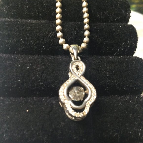 Dancing Diamond necklace - Picture 2 of 3